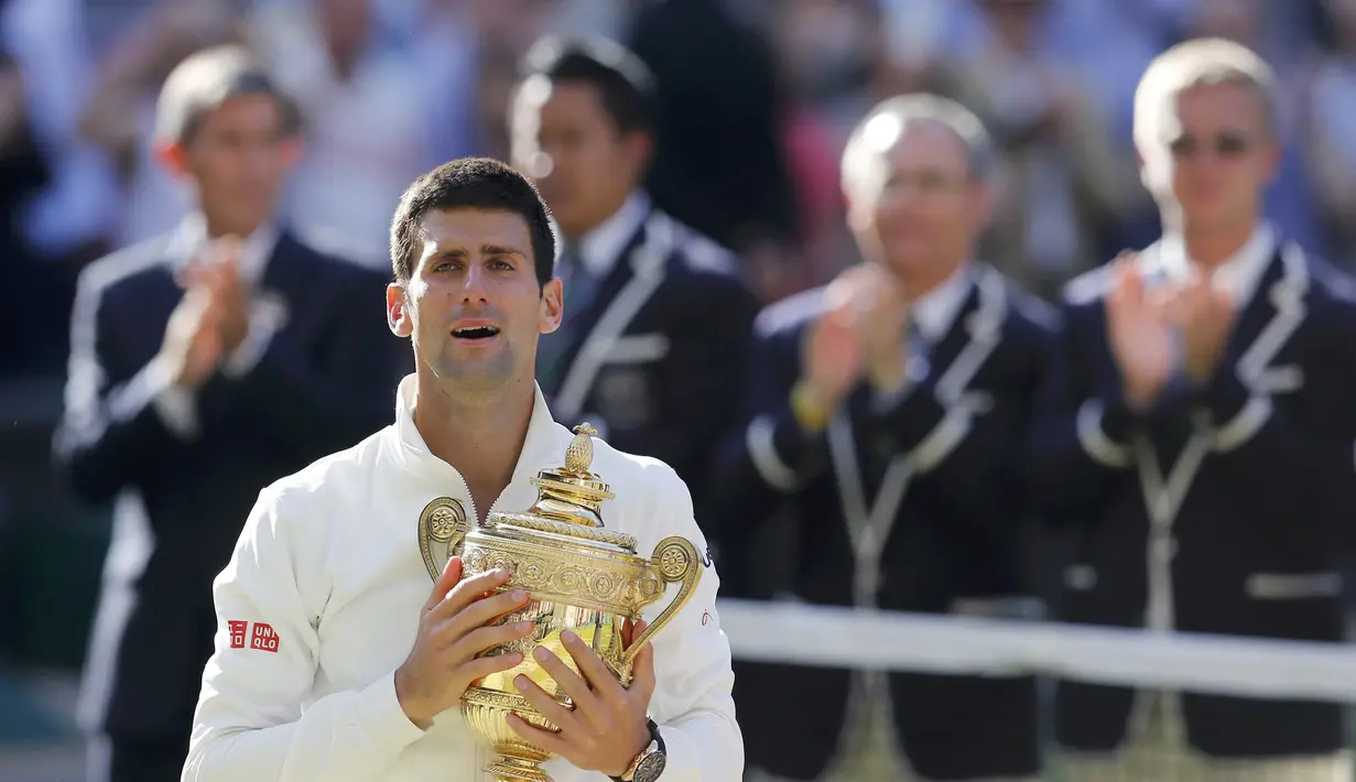 Bagi Djokovic, ini adalah gelar Wimbledon keduanya setelah 2011, London, Minggu (6/7/14). (REUTERS/Suzanne Plunkett) 
