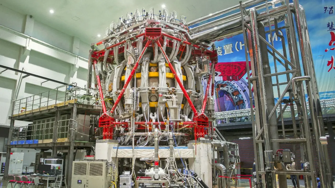 Reaktor fusi nuklir HL-2M Tokamak yang menjadi inti dari Matahari Buatan China