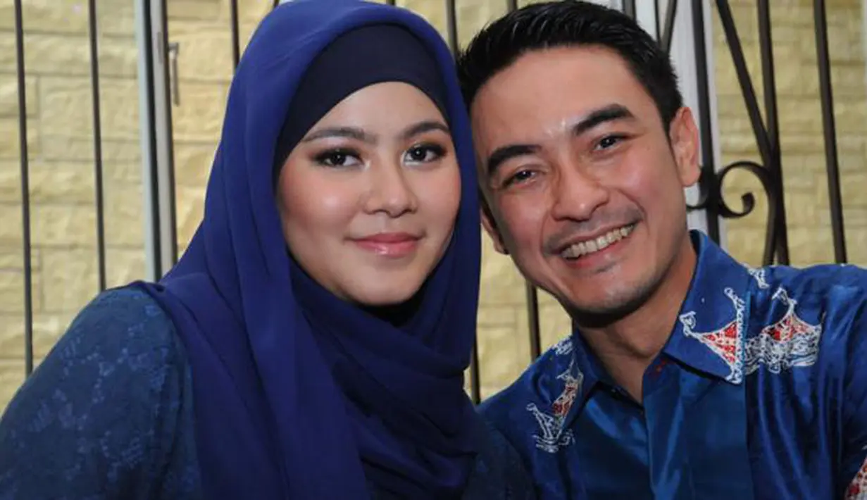 Zumi Zola dan istrinya (via Liputan6.com)