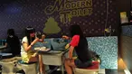 Modern Toilet adalah suatu restoran di Taipei, Taiwan yang bikin turis geleng-gleng kepala. Restoran ini bertemakan toilet dengan tempat duduk sampai tempat makan berbentuk kloset. (en.wikipedia.org)