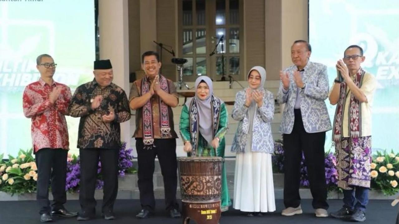 Tahukah Anda Filosofi Wastra Kaltim? Pemprov Pamerkan Produk Unggulan Daerah di TMII