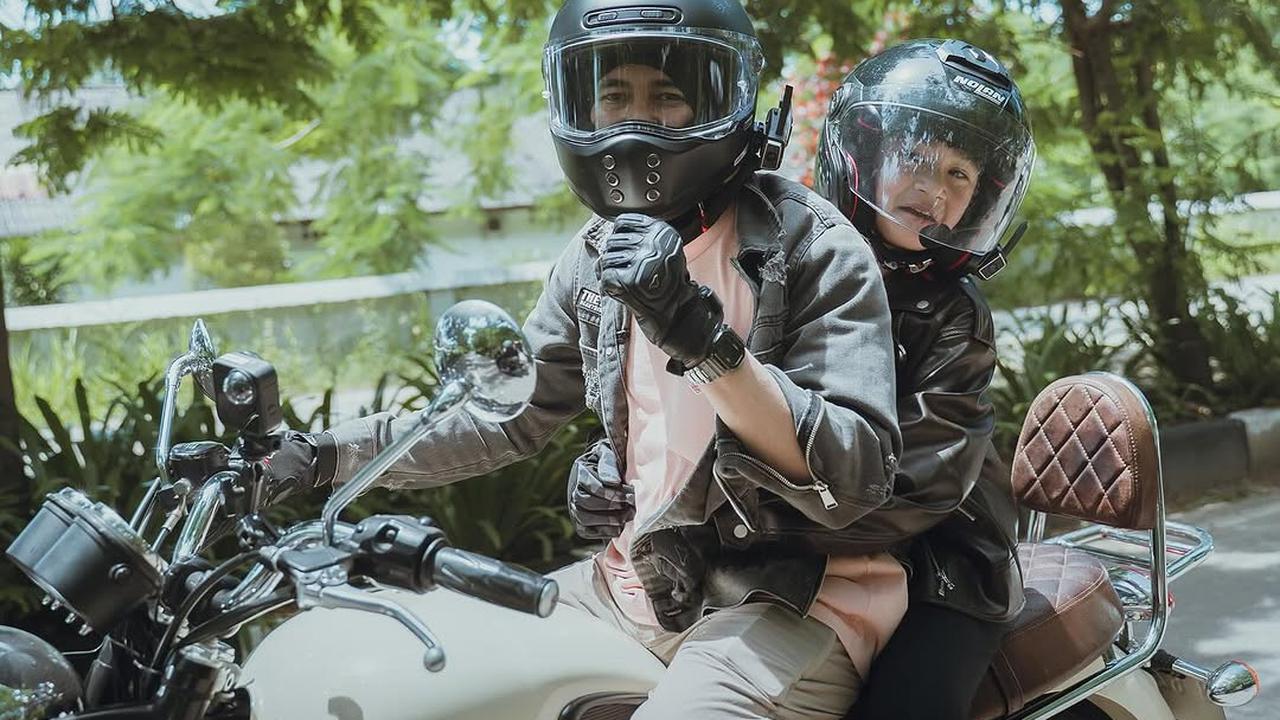 Potret Rafathar Ikut Touring Bareng Raffi Ahmad di Labuan Bajo, Tampak Asyik dan Bahagia
