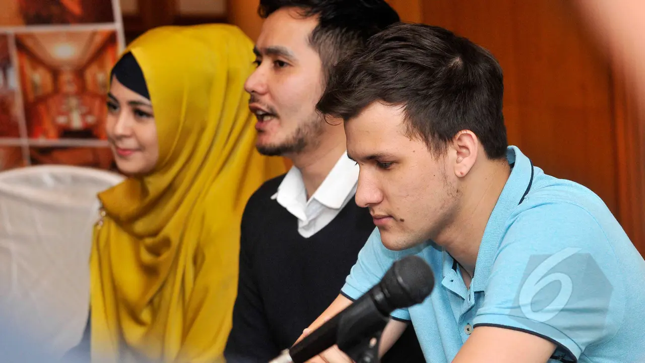 Risty Tagor dan Stuart Collin