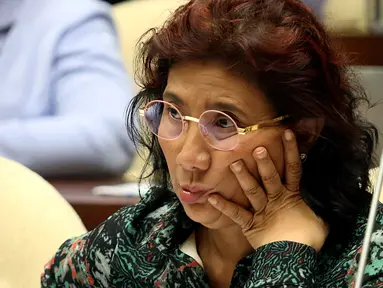 Menteri Kelautan dan Perikanan Susi Pudjiastuti menghadiri Rapat Kerja (Raker) dengan Komisi IX DPR di Kompleks Parlemen, Senayan, Jakarta, Kamis (3/3). Raker tersebut membahas pendapat akhir mini sikap akhir fraksi dan presiden. (Liputan6.com/JohanTallo)