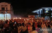 Ribuan Jemaat GKI Petrus Waena Meriahkan Pawai Obor Fajar Paskah di Jayapura