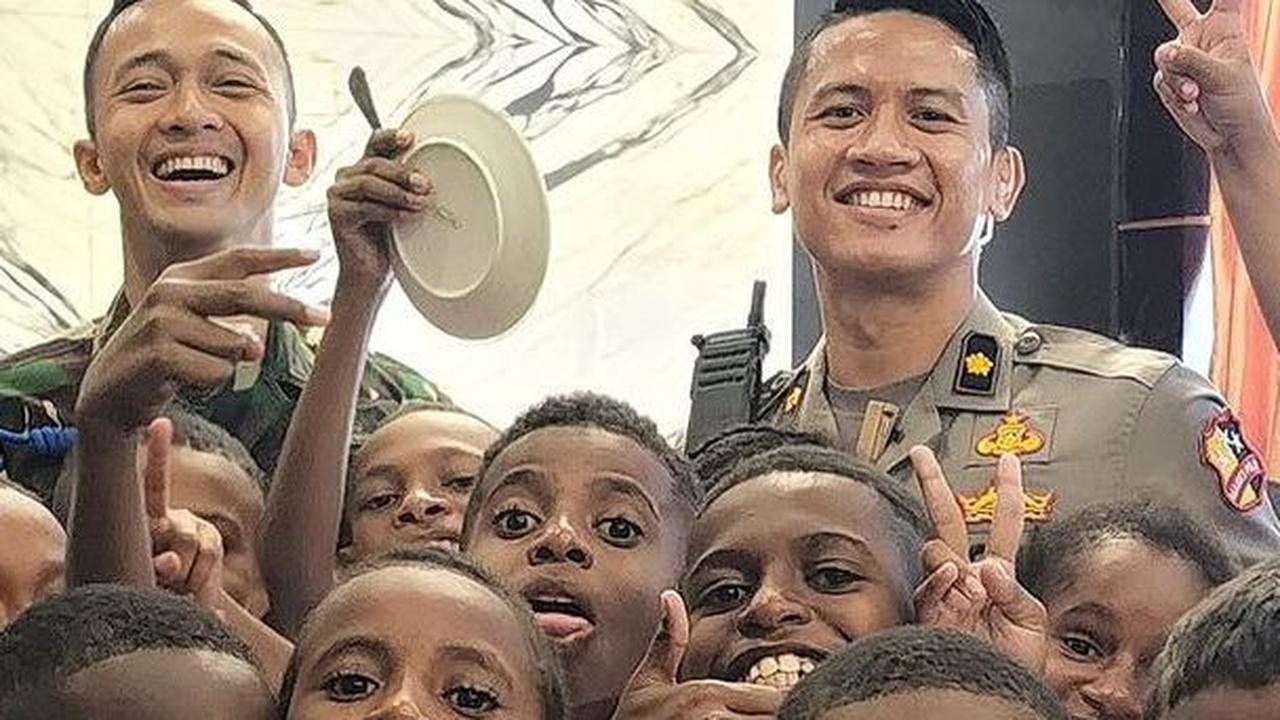 Dia juga mengatakan Sony merupakan orang yang bisa menjadi contoh untuk anak muda. Sebab, banyak kisah inspiratif dalam perjalanan hidupnya.