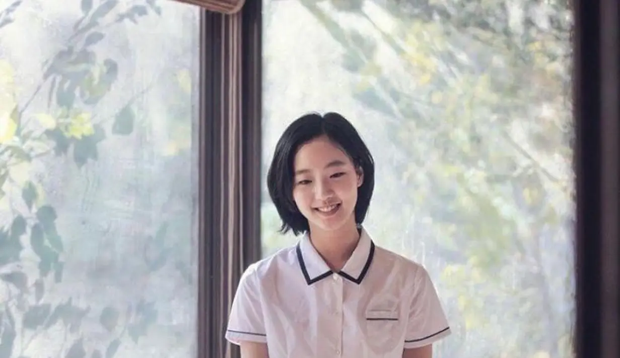 Dengan potongan short hair dalam film debut pertamanya yang berjudul "A Muse" sukses membawa Kim Go Eun memenangkan beberapa penghargaan sebagai Aktris Baru Terbaik di Korea Selatan. (Instagram/simply.kge)