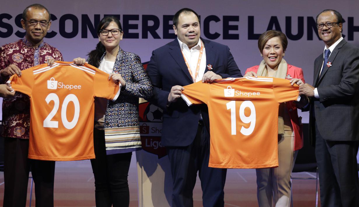 Suasana kemeriahan saat Peluncuran Shopee Liga 1 di SCTV Tower, Jakarta, Senin (13/5). Sebanyak 18 klub akan bertanding pada Liga 1 mulai tanggal 15 Mei. (Bola.com/Vitalis Yogi Trisna)