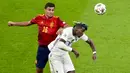 Gelandang Spanyol, Rodri berebut bola dengan gelandang Prancis Paul Pogba pada laga final UEFA Nations League 2021 di San Siro, Milan, Senin (11/10/2021) dini hari WIB. Prancis keluar sebagai juara UEFA Nations League 2021 setelah menumbangkan Spanyol 2-1. (Miguel Medina/Pool Photo via AP)