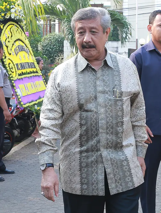 Mantan Jaksa Agung, Basrief Arief turut berbelasungkawa atas kepergian pengacara senior Adnan Buyung Nasution. (Galih W. Satria/Bintang.com)