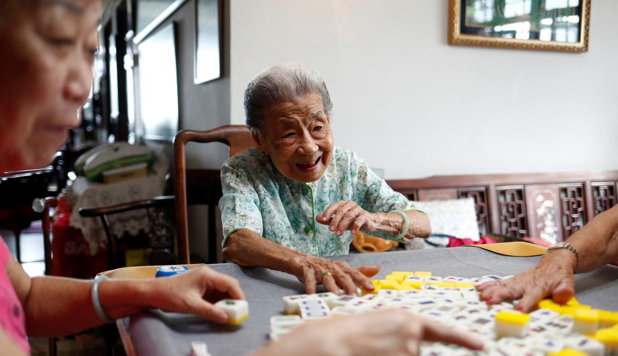 Foto Potret Nenek Pedagang Mi Pangsit Tertua Di Asia Global