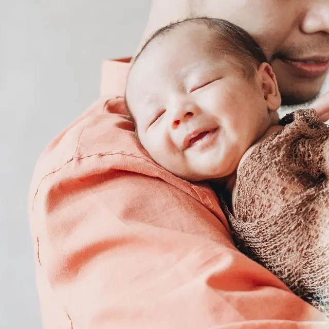 Jarang Terekspos, Ini 6 Potret Terbaru Reza SMASH Bersama Anak dan Istri