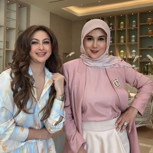 [Fimela] Diana Pungky dan Marini Zumarnis