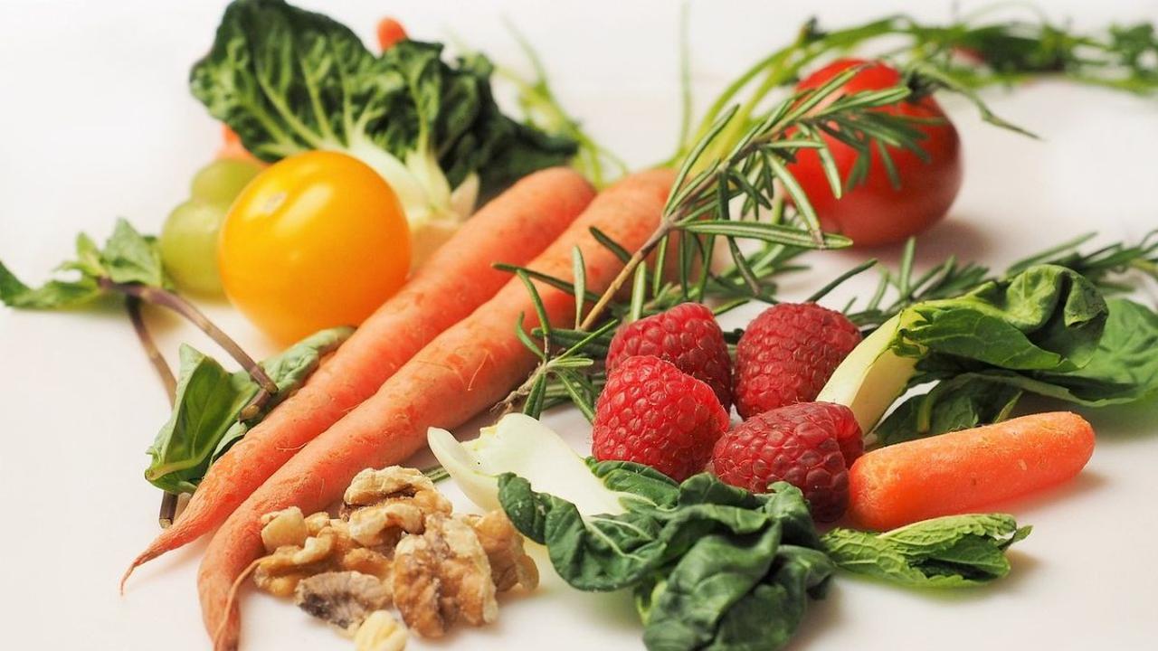 9. Mengonsumsi Makanan Sehat dan Bergizi<br>