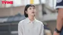 Tengah memerankan karakter Yumi dalam Drama Korea  ‘Yumi Cells’, Kim Go Eun tampak terlihat segar dengan potongan rambut bob berponi atau bob cut bangs. (Instagram/tving.official).