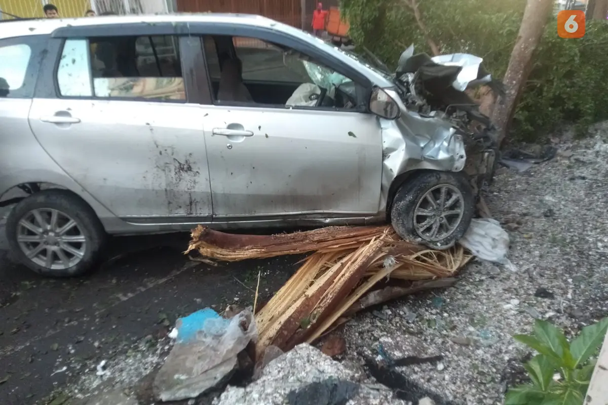 Minubus penabrak dua tukang sapu jalanan hingga tewas di Makassar (Liputan6.com/Istimewa)