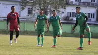 Legimin Raharjo (kedua dari kiri) akan memimpin PSMS ssaat menghadapi Borneo FC (Liputan6.com/Reza Efendi)