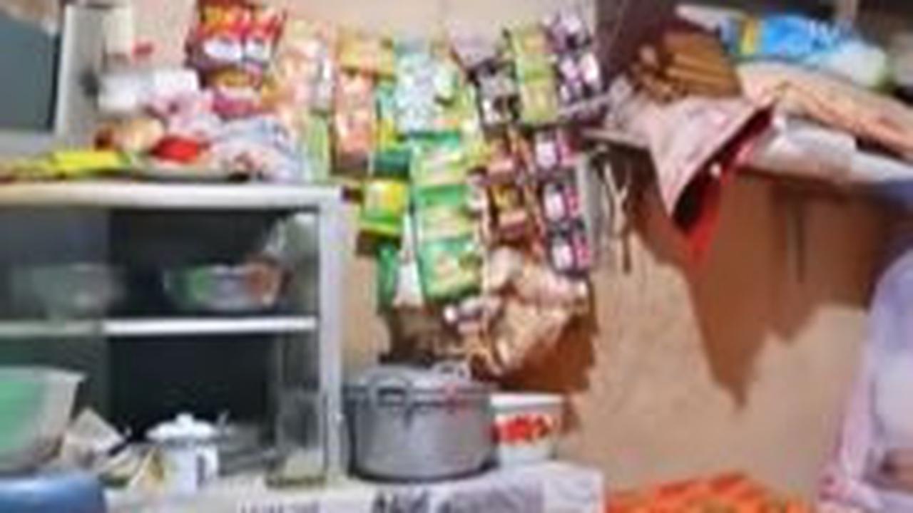 Warung di Dalam Kos Milik Bu Tin<br>