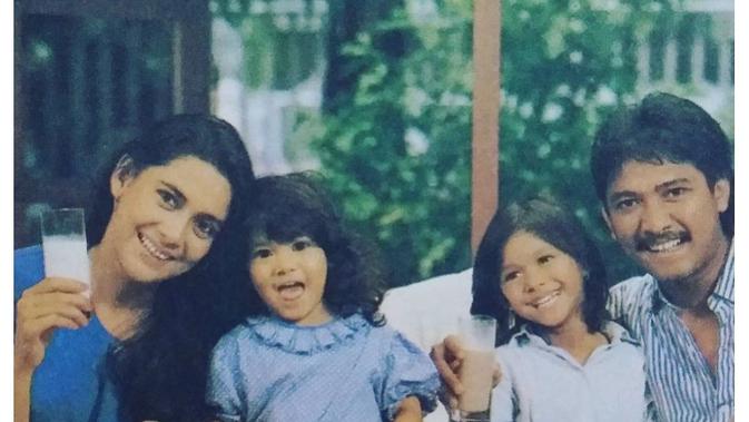 Potret kompaknya ibu-anak, Lydia Kandou dan Naysila Mirdad sejak dulu. (Sumber: Instagram/@naymirdad)