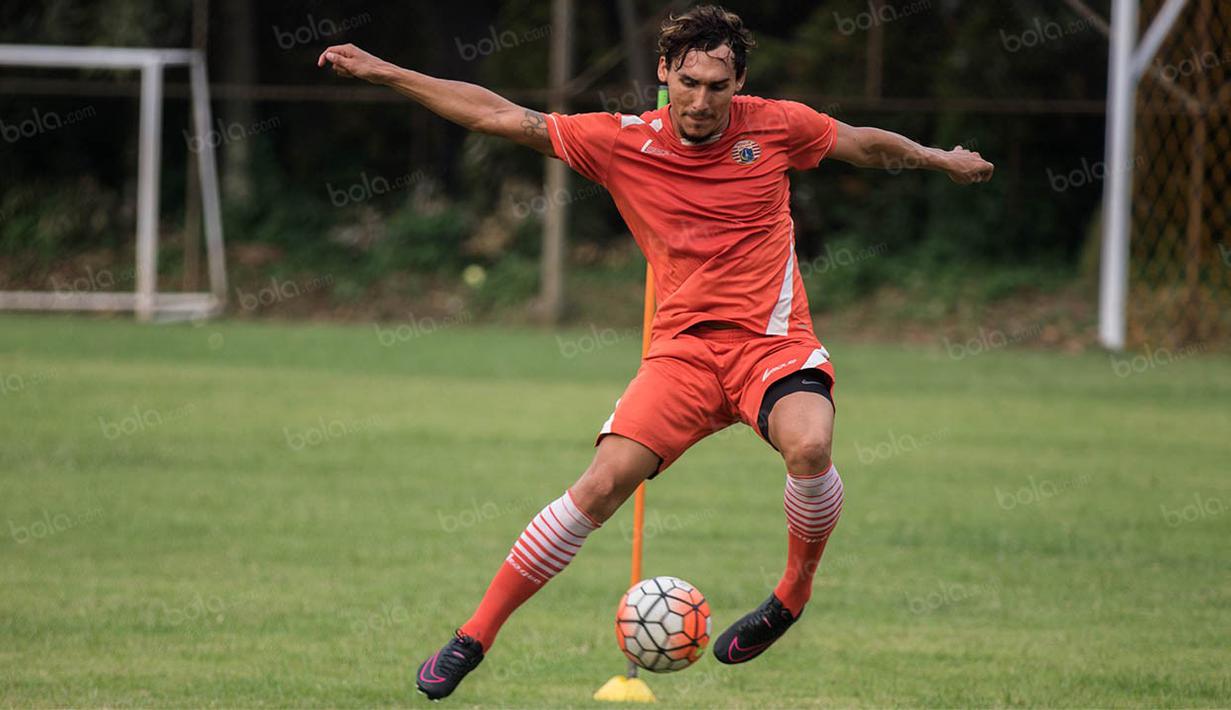 4. Victor Miguel Coto, penyerang berdarah Italia-Costa Rika ini sempat berkarier di Persijap pada tahun 2013. Selain posisi striker, pesepak bola 25 tahun ini juga bisa bermain sebagai gelandang sayap kiri. (Bola.com/Vitalis Yogi Trisna)