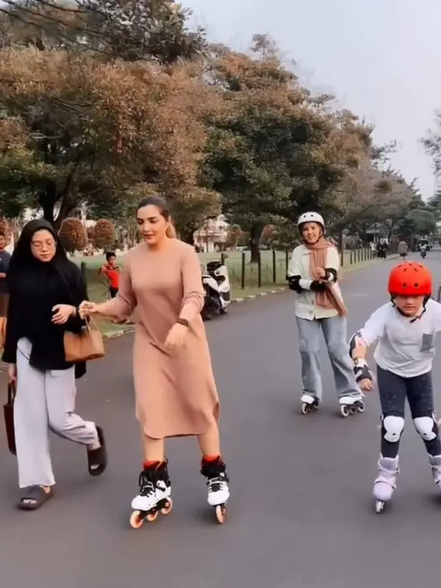 Ashanty main sepatu roda (Instagram/ashanty_ash)