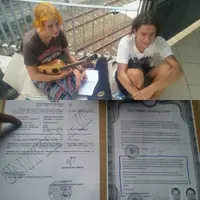 Mengaku kehilangan barang-barang penting, dua mahasiswa asal Rusia ini kini jadi gelandangan di Stasiun Sudirman dan memohon bantuan. (Foto: Facebook/Bombom Hafikar)