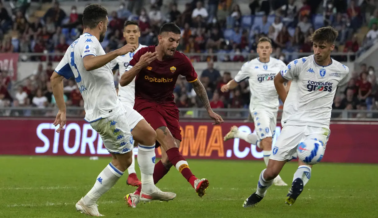AS Roma. Pasukan Jose Mourinho menjamu Empoli di pekan ke-7. Mereka berhasil memetik tiga poin penuh usai menang dua gol tanpa balas lewat gol-gol yang dicetak Lorenzo Pellegrini dan Henrikh Mkhitaryan. (AP/Alessandra Tarantino)