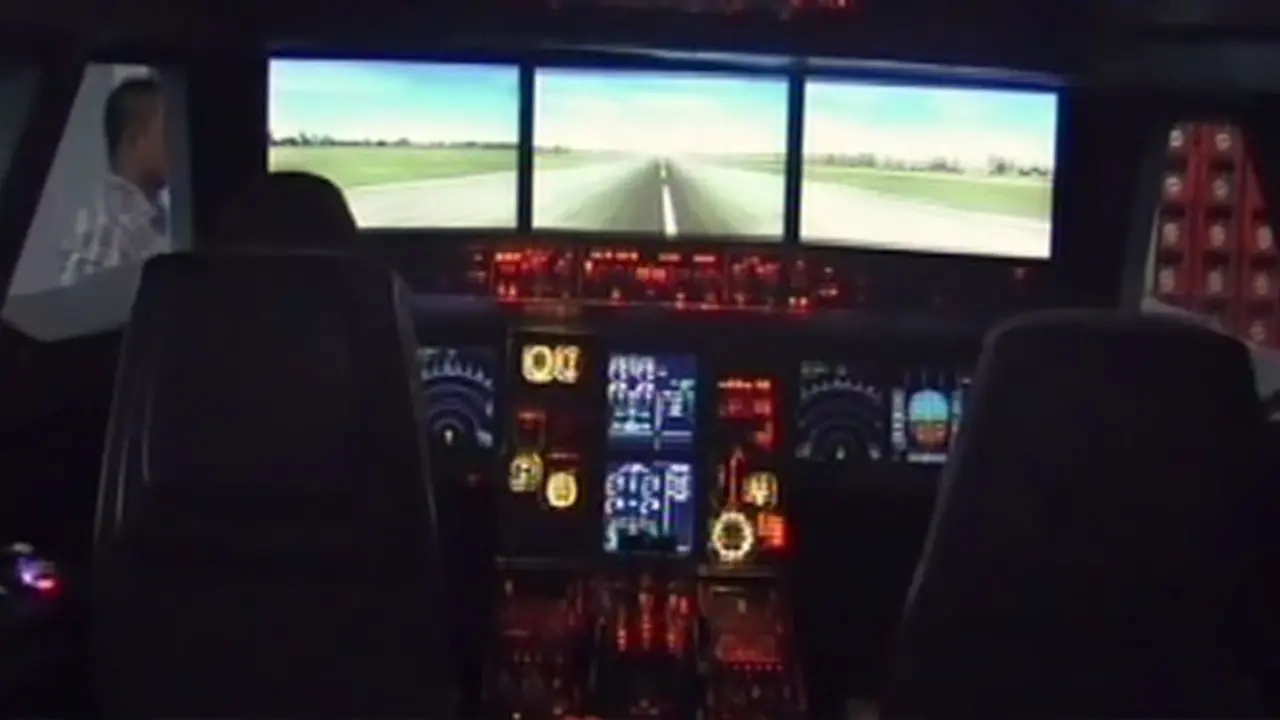 SIMULATOR PESAWAT - Liputan6 Siang
