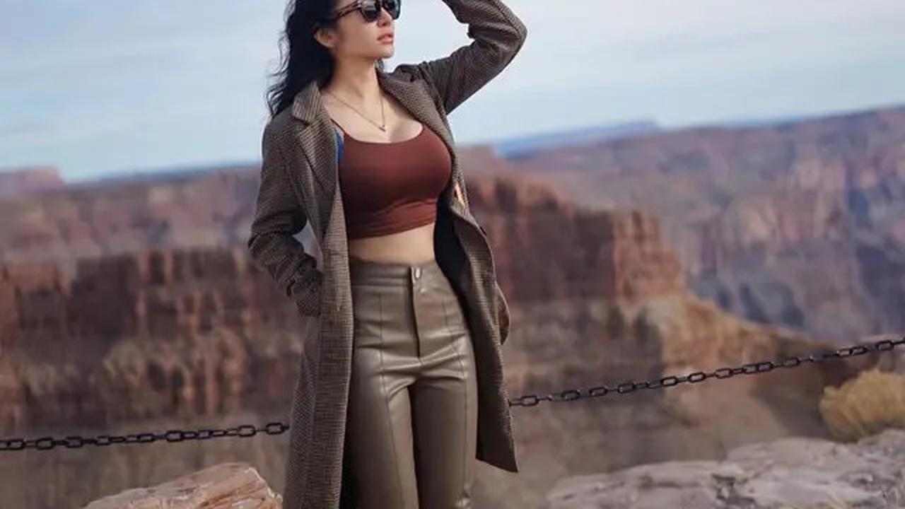10 Outfit Liburan ala Maria Vania, dari Smart Casual hingga Preppy Modern yang Pas Banget