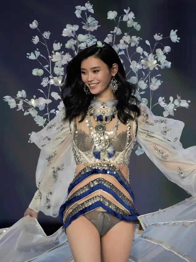 Model Tiongkok, Ming Xi di Victoria’s Secret Fashion Show 2017
