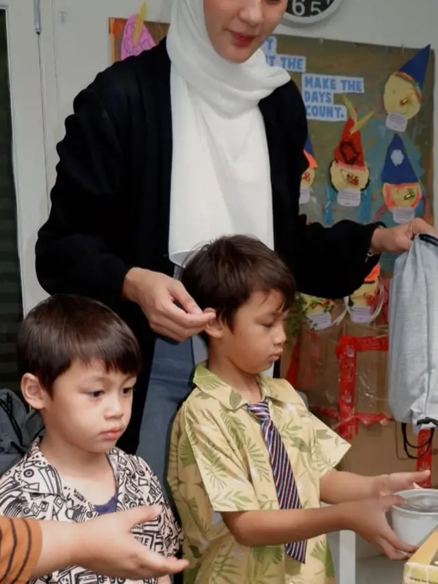 Paula Verhoeven saat Rayakan Ulang Tahun ke-6 Kiano di Sekolah dengan gaya kasual. [@paula_verhoeven]