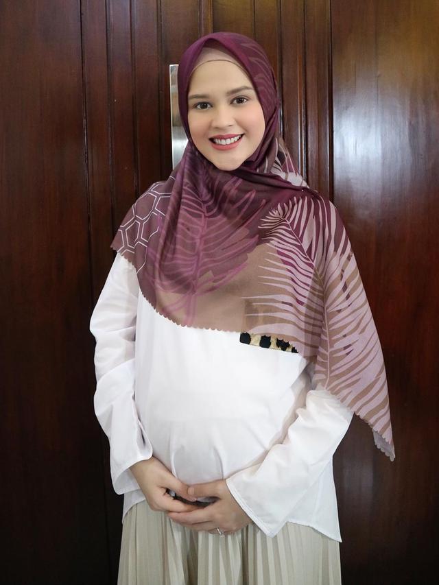 Beda Gaya 5 Artis Saat Pamer Baby Bump, Cantik Memesona
