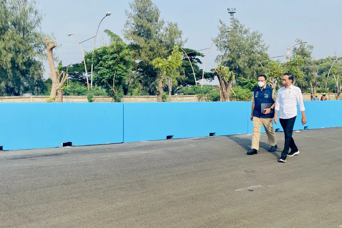 Kemesraan Presiden Jokowi dan Anies Baswedan Saat Tinjau Lintasan Sirkuit Formula E
