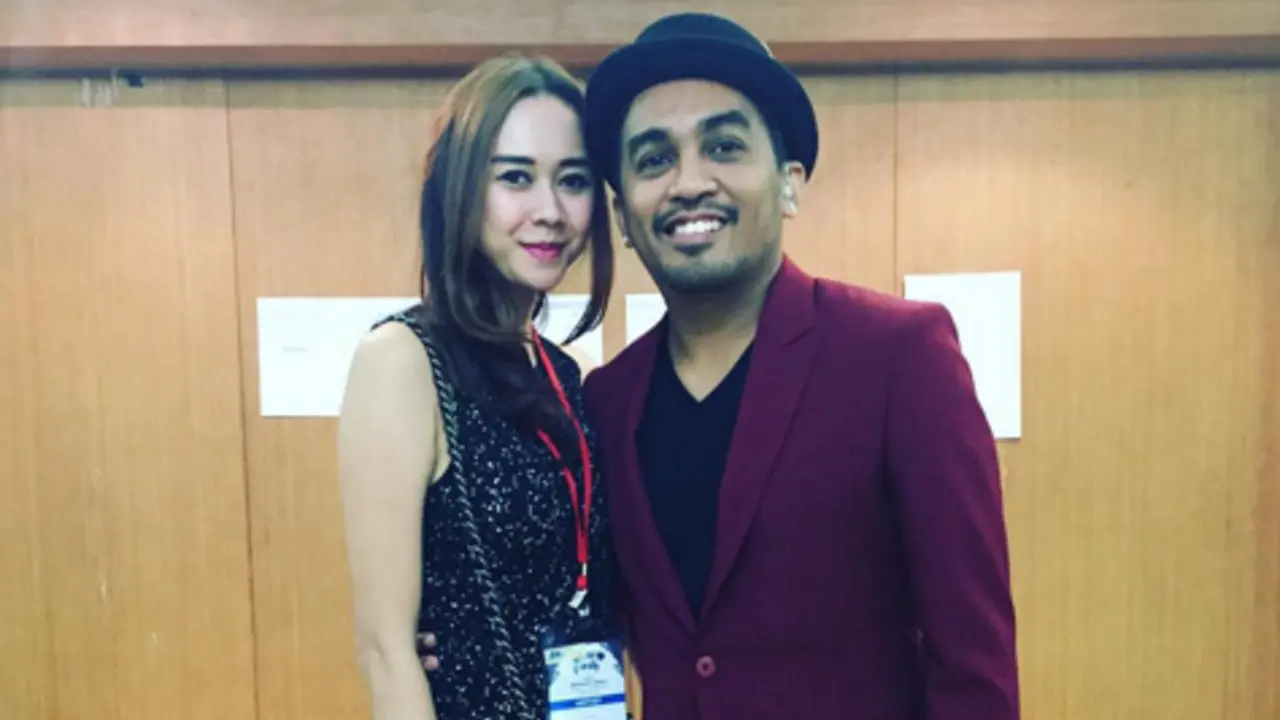 Ada Aura Kasih Duduk Manis di Kursi VIP Konser Glenn Fredly