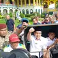 Rico Waas dan Zakiyuddin daftar ke KPU Medan naik bentor