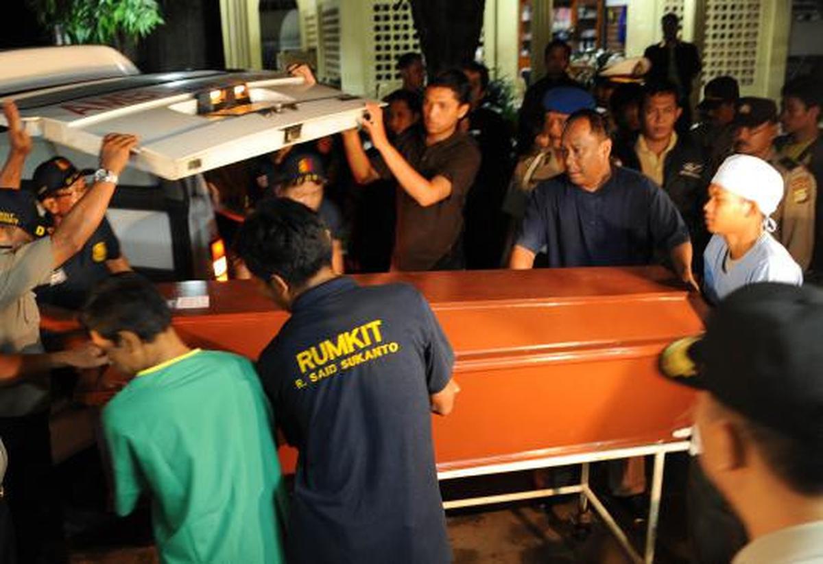 Jenazah terduga teroris tiba di RS Polri