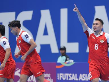 Pemain Timnas Futsal Indonesia, Samuel Eko, melakukan selebrasi setelah mencetak gol ke gawang Irak dalam laga Grup A Piala Asia Futsal 2026 di Indonesia Arena, Jakarta, Sabtu (31/1/2026). (Bola.com/Bagaskara Lazuardi)