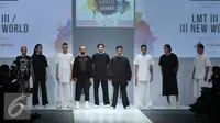 Sejumlah model membawakan busana rancangan tara budiman yang mengangkat nuansa Jepang pada hari kedua Jakarta Fashion Week (JFW) 2016 di Senayan city, Jakarta, (25/10/2015). (Liputan6.com/Herman Zakharia)