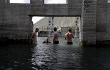 Sensasi angker berenang di danau bekas penjara dan tambang tua