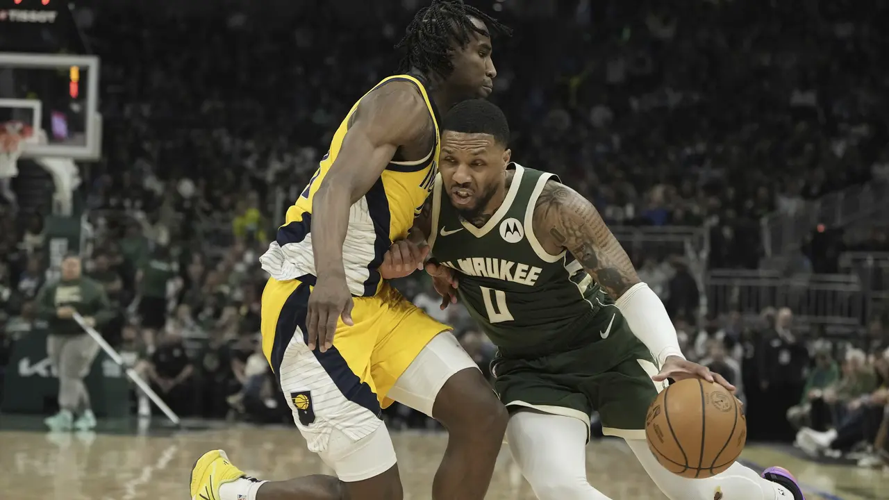 Aksi Damian Lillard pada play-off NBA 2024