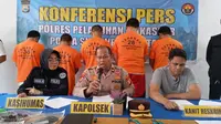 Emak-Emak Gagal Pulang Kampung Usai Tertipu Beli Tiket Palsu di Pelabuhan Makassar