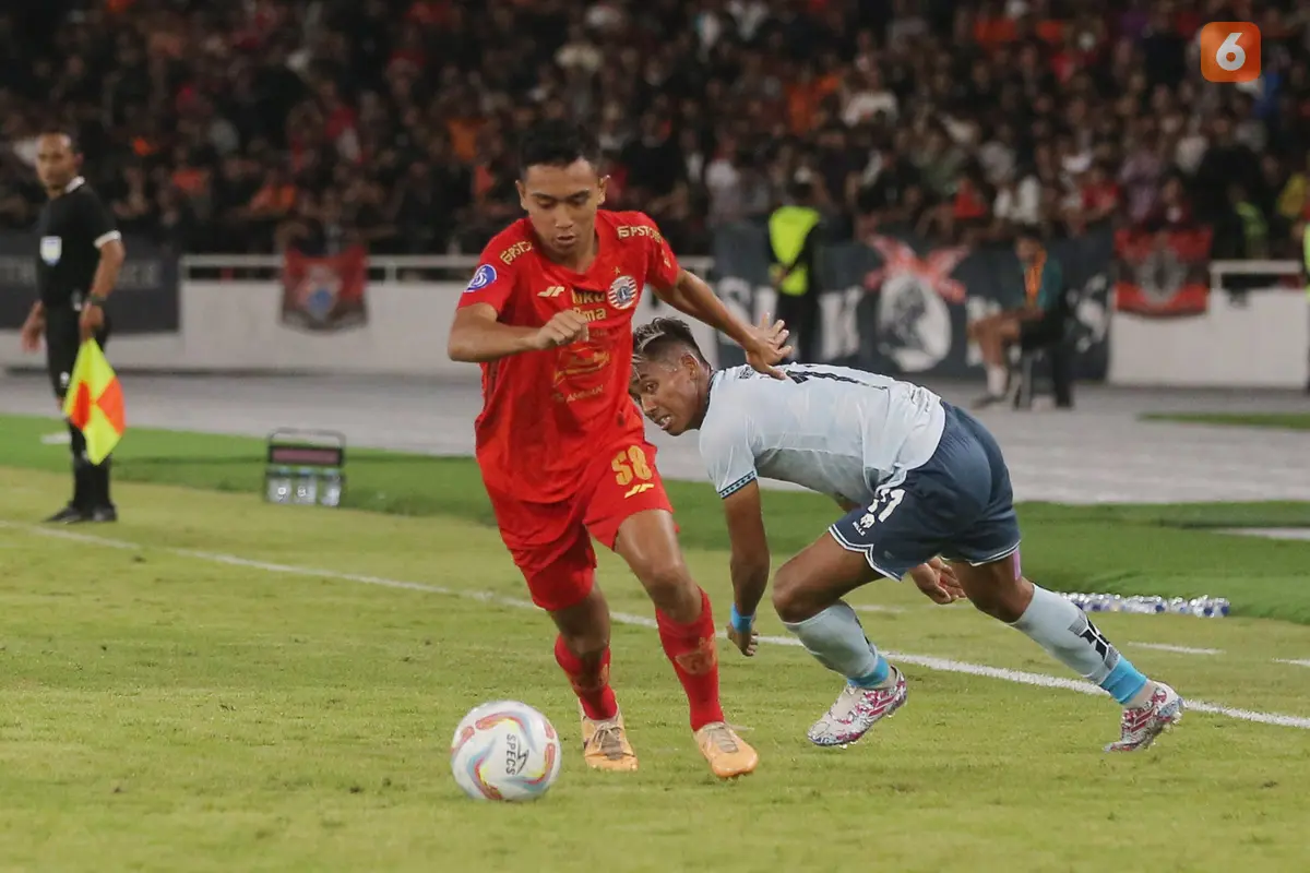 Foto: Aksi Mencuri Bola Ala Rayhan Hanan yang Berujung Gol untuk Persija