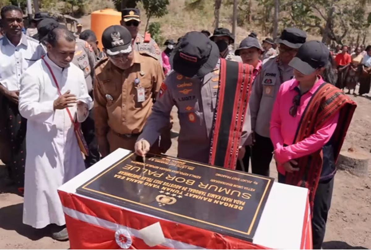 sumbangan sumur bor kapolri di ntt