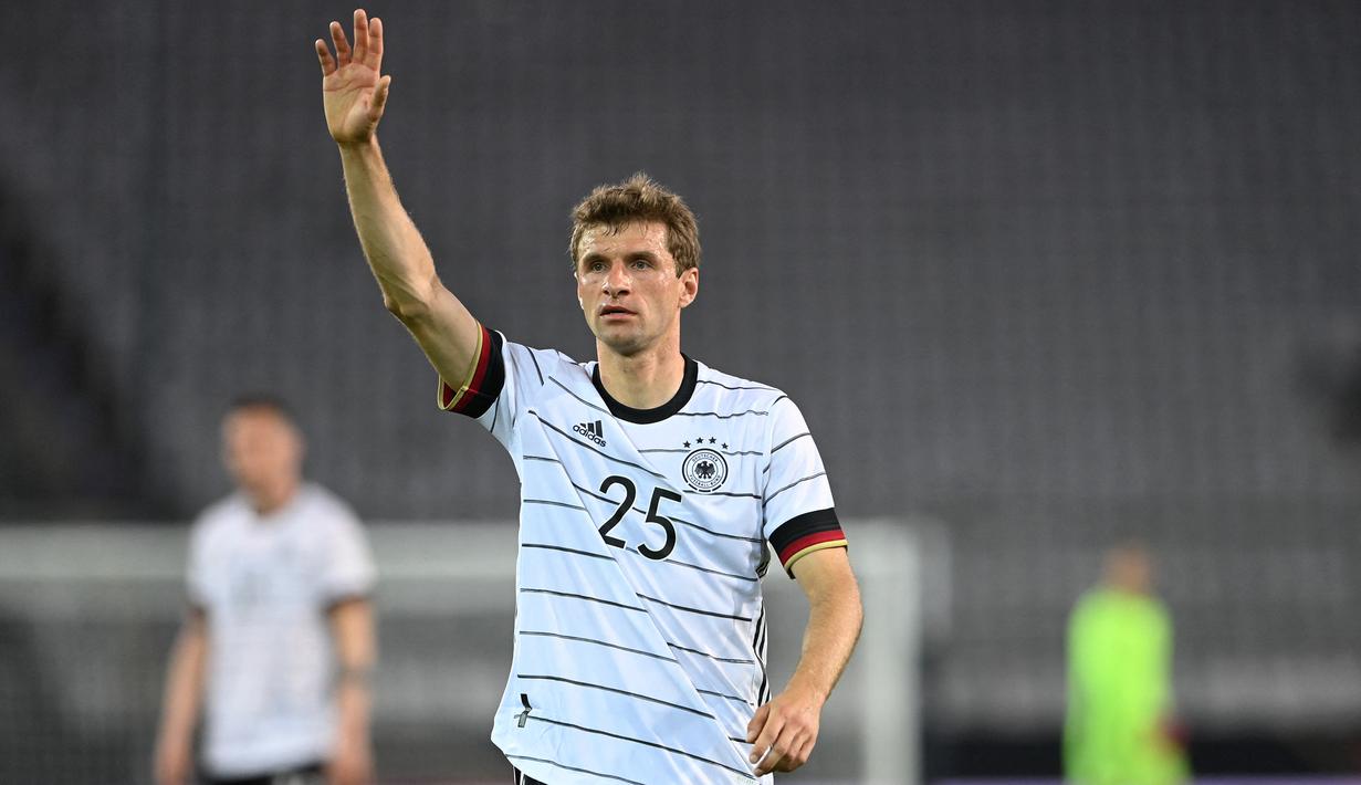 Thomas Mueller. Striker Bayern Munchen berusia 31 tahun ini sudah absen membela Timnas Jerman selama 2 tahun akibat kebijakan regenerasi. Penampilan terakhirnya adalah saat bermain imbang 2-2 dengan Belanda dalam ajang UEFA Nations League 2018 lalu. (AFP/Christof Stache)