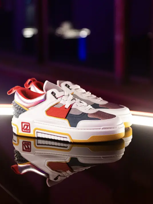 Tersedia dalam lima warna yang indah, termasuk warna tahun 90an yang cerah, warna pastel yang menenangkan, dan versi minimalis yang ramping, setiap iterasi menawarkan perpaduan bahan dan tekstur yang menarik. [Foto: Instagram/ Christian Louboutin]