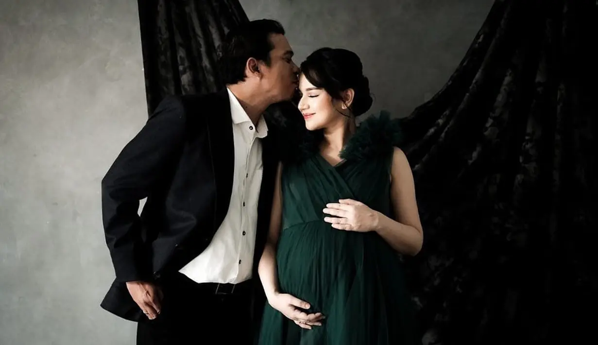 Angelica Simperler dan Rico Hidros Daeng maternity shoot (Instagram/angelicasimp.new)