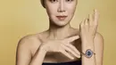 Duta Merek Piaget Asia Pasifik Gong Hyo Jin dengan sempurna meniru glamor dan pancaran koleksi Limelight Gala dalam gambar kampanye terbaru.   [Dok/Piaget]