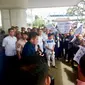 Gubernur Sumsel Herman Deru menjawab keluhan para atlit Sumsel terkait kebijakan baru masuk venue JSC Palembang (Liputan6.com / Nefri Inge)