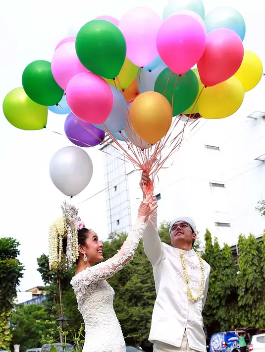 Minggu 2 Agustus 2015, pasangan Nycta Gina dan Rizky Kinos melangsungkan pernikahannya di  Gedung Arsip Nasional Republik Indonesia, jalan Gajah Mada, Taman Sari, Jakarta Barat. (Deki Prayoga/Bintang.com)