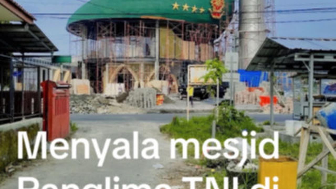 Bangunan Masjid Dengan Atap Baret TNI Berpangkat Jenderal Bintang 4